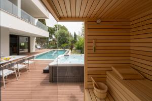 The Q Senses - new luxury apartment with piano, pool, sauna and jacuzzi 