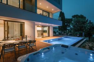 The Q Senses - new luxury apartment with piano, pool, sauna and jacuzzi