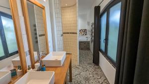 B&B / Chambres d'hotes Chambre d'Hotes La Grenade Bleue : photos des chambres
