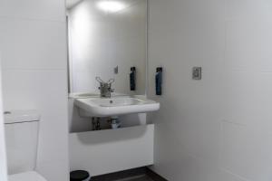 Hotels easyHotel Paris Charles de Gaulle Villepinte : Chambre Double - Accessible aux Personnes à Mobilité Réduite 