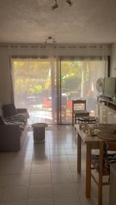 Les pieds dans l eau de Betty Ghisonaccia plage 50 m