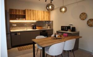 FILIRA Luxurious Apartment - by Ploumis