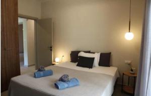 FILIRA Luxurious Apartment - by Ploumis