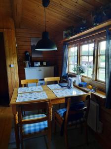 Gemütliche Blockhütte für Auszeit in Torsby auf einem Bauernhof