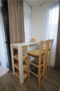 Free parking central top