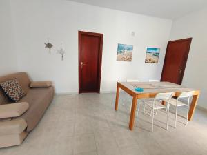 Rosso Corallo Home A soli tre minuti dal mare disponibile Piano terra Indipendente sul Golfo di Castellammare