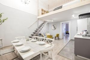 Spacious and charming apartment in the centre