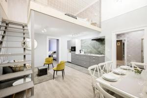 Spacious and charming apartment in the centre