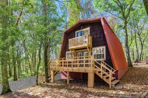 Private Lake&Beach w Golf, Fire Pit, Deck & WiFi! - Alpine Lake