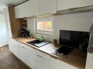 Tinyhouse Neila &ndash Moderne Auszeit am See Natururlaub in Stuer, Mecklenburgische Seenplatte
