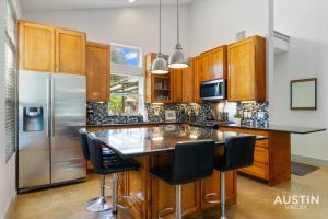 Hot Tub Hideaway an Incredible Hangout plus Amenities