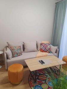 Apartament Colorful 2 pokojowy z małym ogródkiem w Warszawie