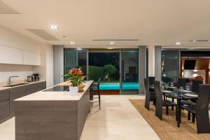 拉威Eva11三卧沙滩别墅 出门就是大海 三个卧室都是海景独卫