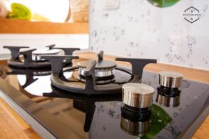 WOHLFÜHLBOOT Hausboot - Festlieger im Hafen Bad Saarow - WC an Bord, Dusche an Land