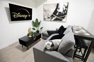 Elegant Escape with King Bed, Long Stays, WEM, Disney - Onoway