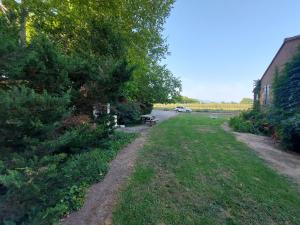 Appartements soleil catalan 50m2 rdc 2km mer ok cheques vacances animaux 4pers 3000m2 jardin wifi : photos des chambres