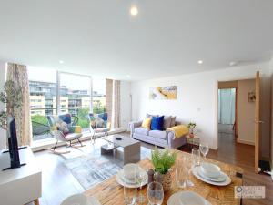 Serviced Two Bed Apartment London Docklands