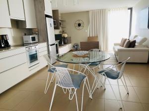 Beachside bliss with Lov