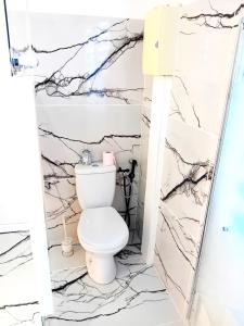 Charmante chambre au rdc- parking gratuit extérieur