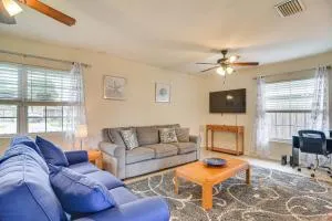 Charming Seminole Home with Patio 6 Mi to Beaches! - Seminole