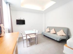 TQ8 303 Beach By Wave Properties