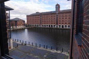 Stunning Liverpool City Location with River View and parking space included