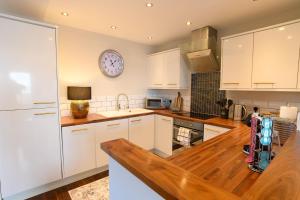 Stunning Liverpool City Location with River View and parking space included