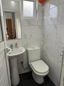 White Stone Apartments Ksamil