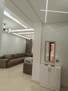 Riad Arfoud appartement haut standing 3 chambres avec piscine à gueliz nord