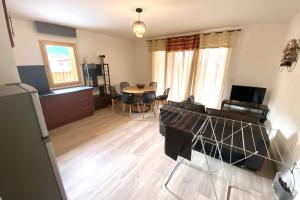 Apartment for 4 to 6 people with a 60m terrace