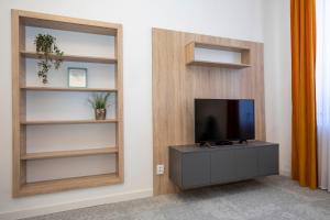 ALURE RESIDENCES 10 - 24h self check-in & private parking next to the apartment building included, CITY CENTER right on SNP Square in a quiet passage, new building, best deal in town