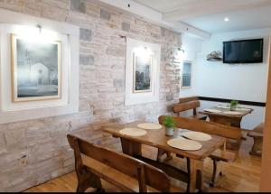 Apartments and pansion M&R