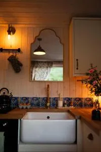 Green hut at Slieve Croob Glamping - Dromara