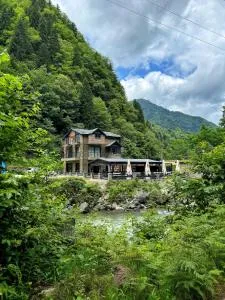 Kale Köprü Suit - 艾德亚耶拉西