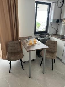 Studio Saturn Seven Palms