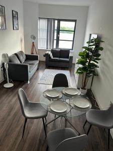 Self check in 2 bedroom apartment