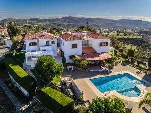 Mountain view 6 bed mansion with Private Padel Court, Pool & Gym