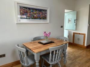The Cottage at Ashbrook - Charming Country Cottage near Belfast