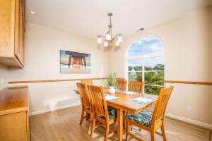 Steps to Beach and Amazing Ocean Views - Miramar Home