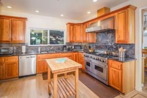 Steps to Beach and Amazing Ocean Views - Miramar Home