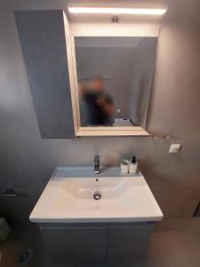 Elenis Apartments Igoumenitsa - Γκαρσονιέρα 1ου ορόφου επιπλωμένη, εξωπλισμένη