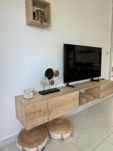 Elegant Apartment with Sea View and Swimming pool