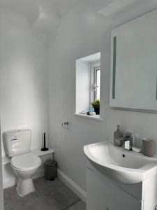 Spacious private cinema guest house