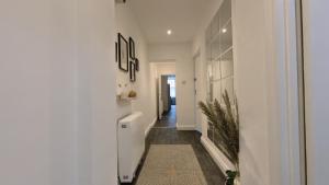 Group Bookings: Up To 30 Guests Across 5 Spacious Flats! Keyless Access Free Wifi & Parking