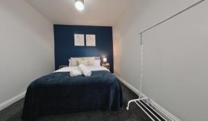 Group Bookings: Up To 30 Guests Across 5 Spacious Flats! Keyless Access Free Wifi & Parking