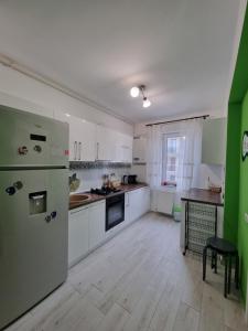 Miiiaaa Astoria - PRIMA LINIE LA MARE