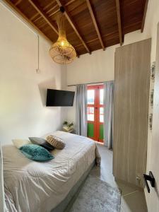 apartamento duplex con balcon y vista a la represa