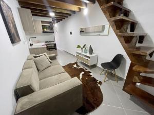 apartamento duplex con balcon y vista a la represa