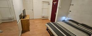 No Frills & Nothing Fancy 1 Bed Studio City Centre