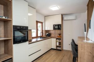 Villa Kamia with private heated pool and electric vehicle adapter 